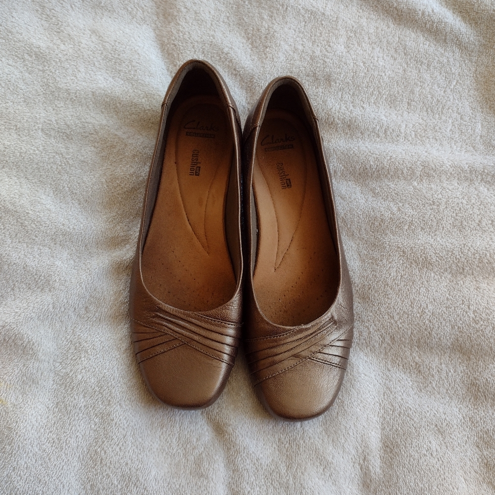 Clarks bronze flats
